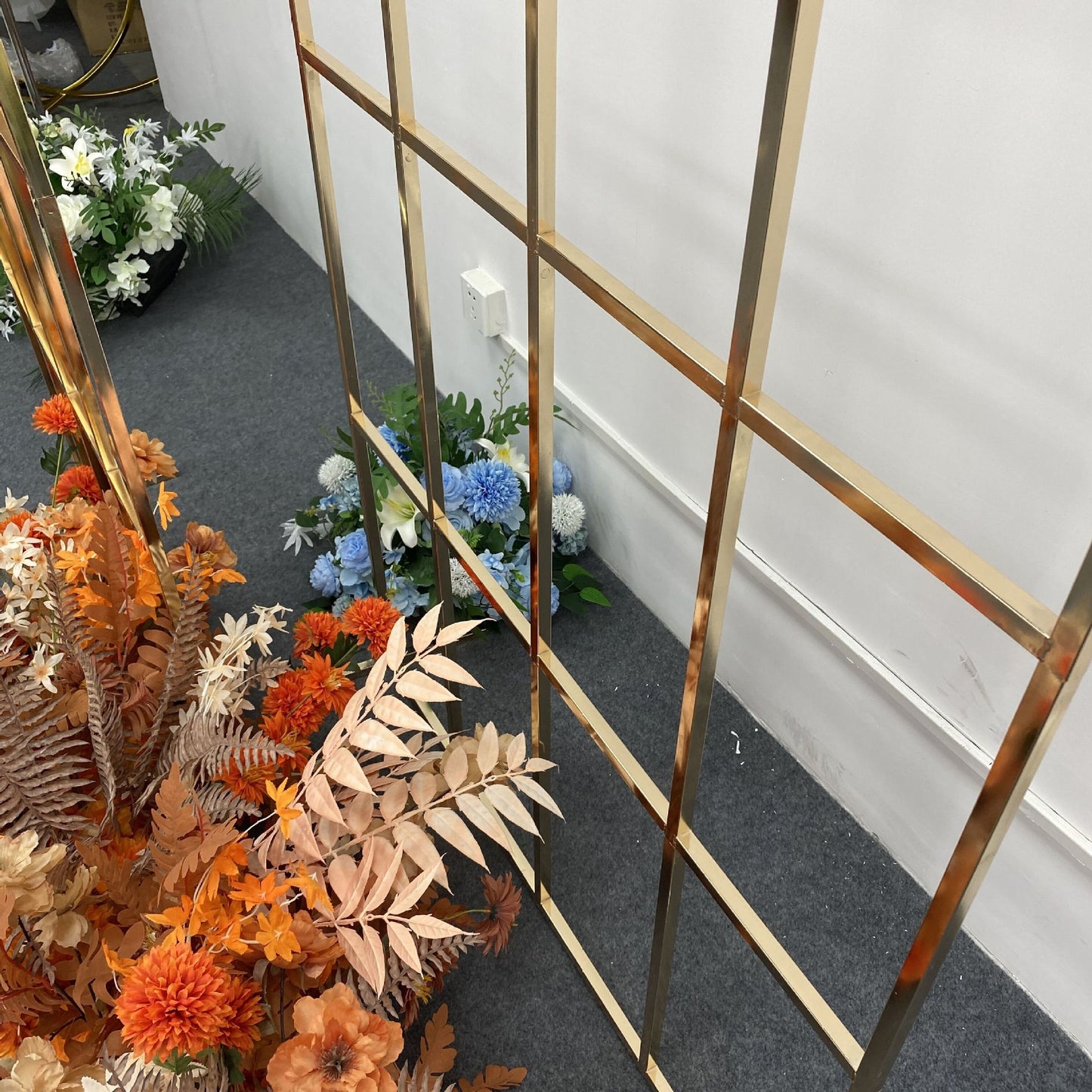 Outdoor Backdrop Stand: Iron Frame for Flowers & Balloons