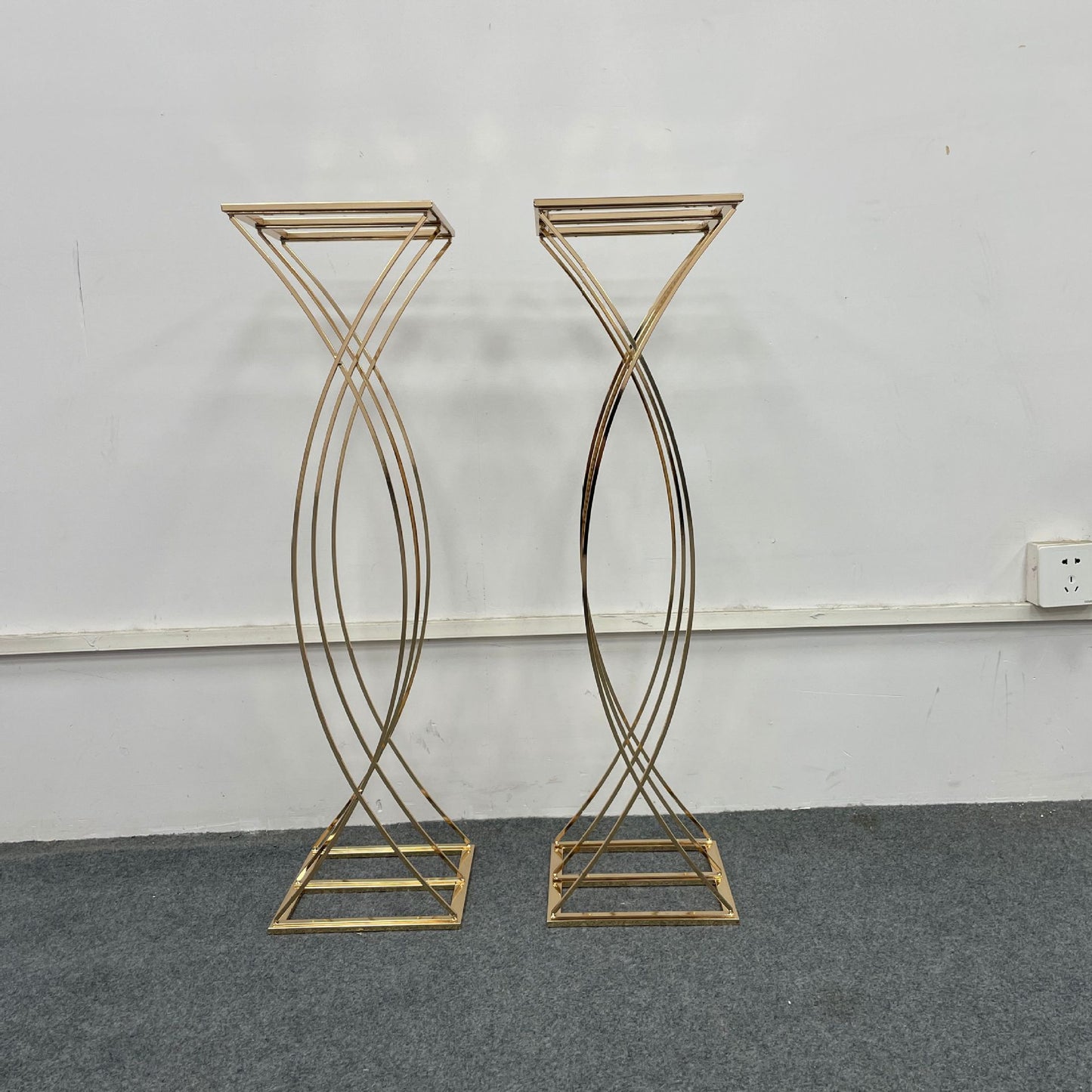 Detachable Luxe Gold Floral Stand - Metal Wedding Centerpiece